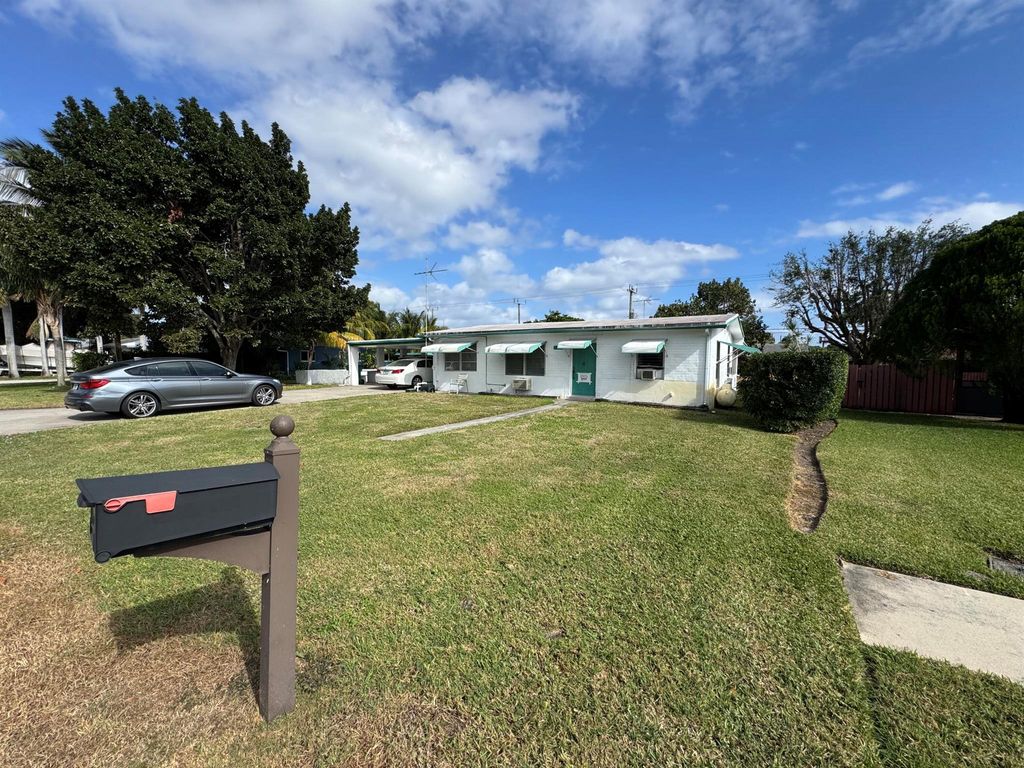 Photo of 910 NW 8th Street, Boynton Beach, FL 33426 (MLS # R11051386)
