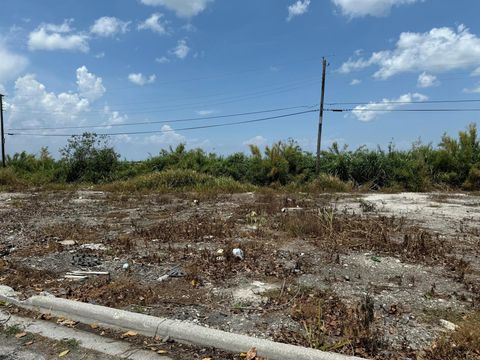 2 NW Nw Street South Bay FL 33493