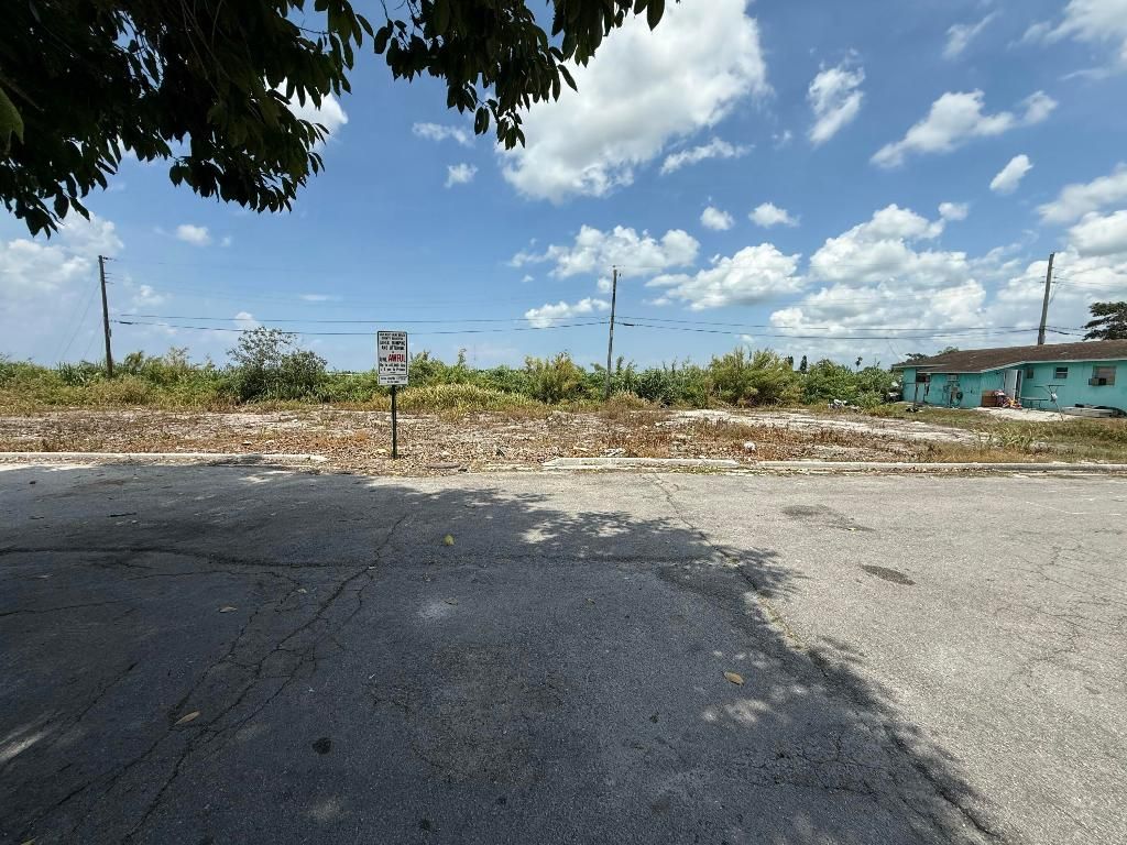 Photo of 2 NW Nw Street, South Bay, FL 33493 (MLS # R11091073)