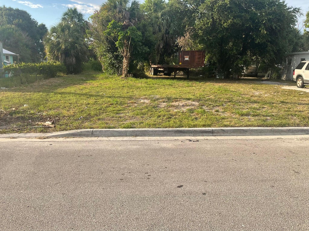 Photo of 0 Avenue L, Fort Pierce, FL 34950 (MLS # B26040711)