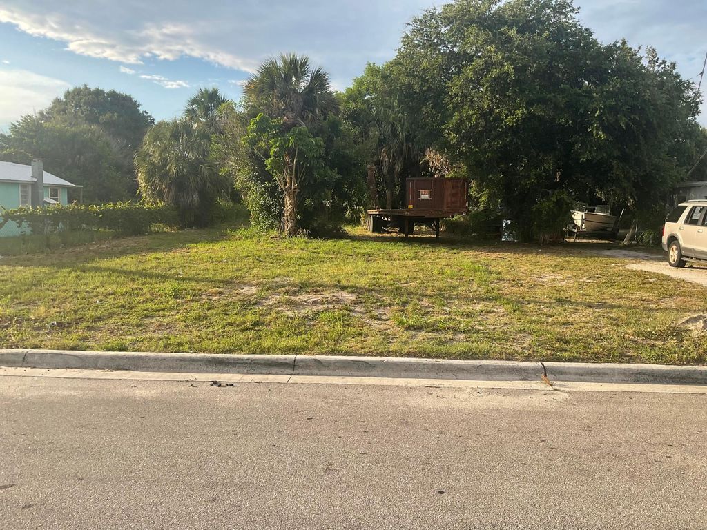 Photo of 0 Avenue L, Fort Pierce, FL 34950 (MLS # B26040711)