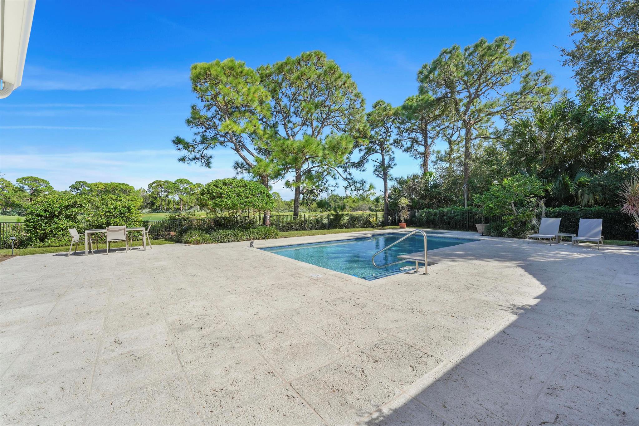LOBLOLLY PINES - Residential