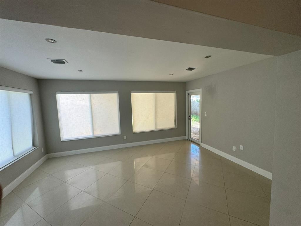 Photo of 4411 NE 15th Way, Oakland Park, FL 33334 (MLS # R11154197)