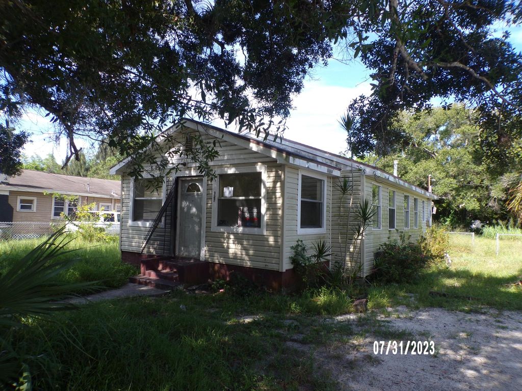 Photo of 327 N 15th Street N, Fort Pierce, FL 34950 (MLS # R10908078)