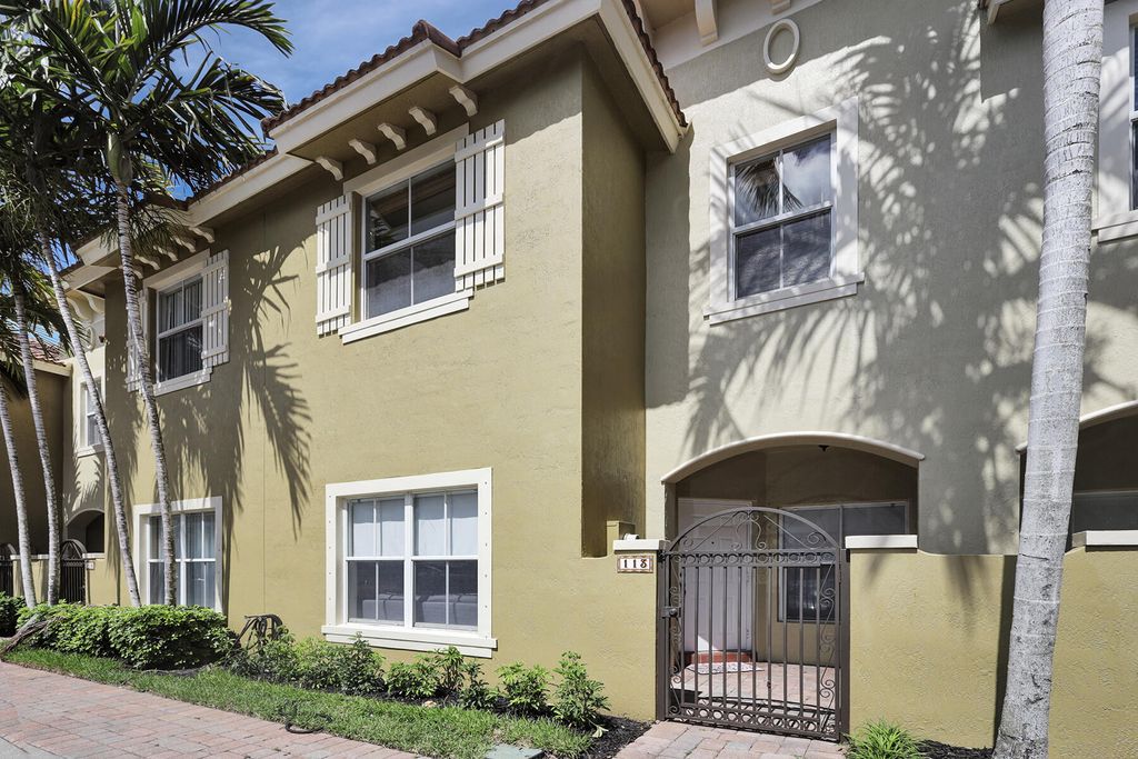Photo of 113 Lake Monterey Circle Cir, Boynton Beach, FL 33426 (MLS # R10806772)