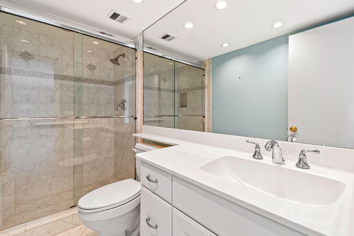 Lake Harbour Towers East Condo - Residential