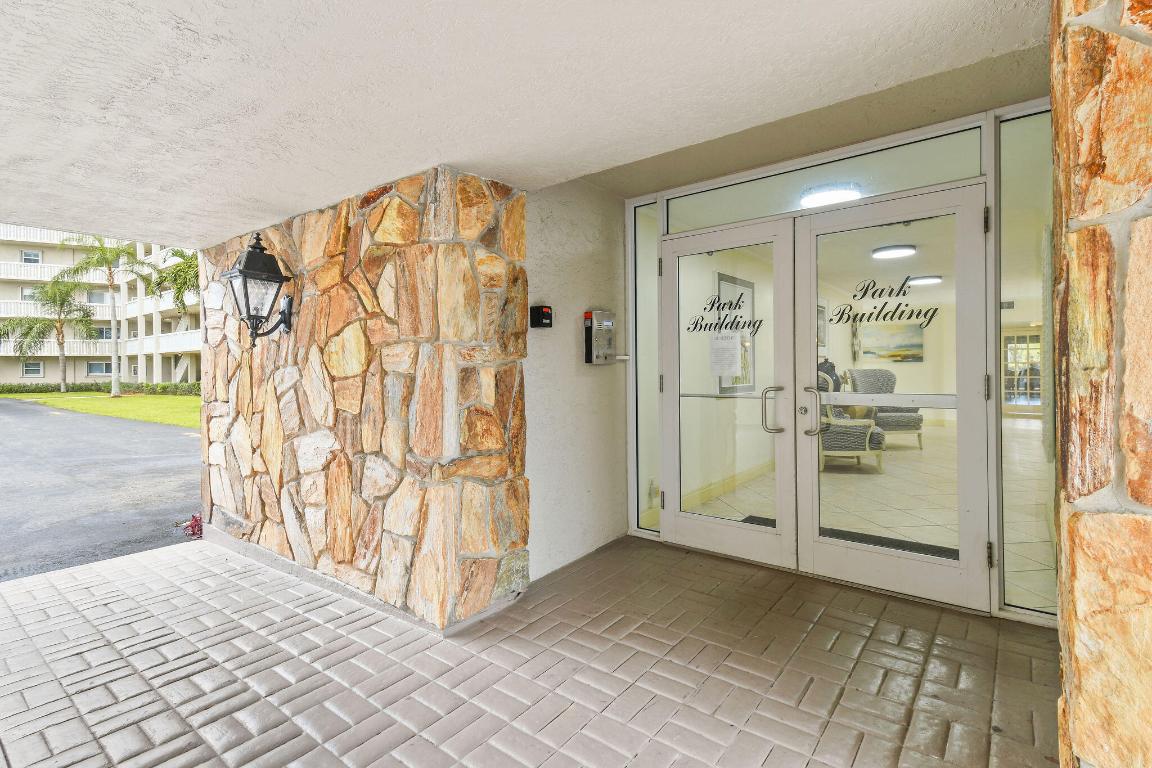 Lake Harbour Towers East Condo - Residential