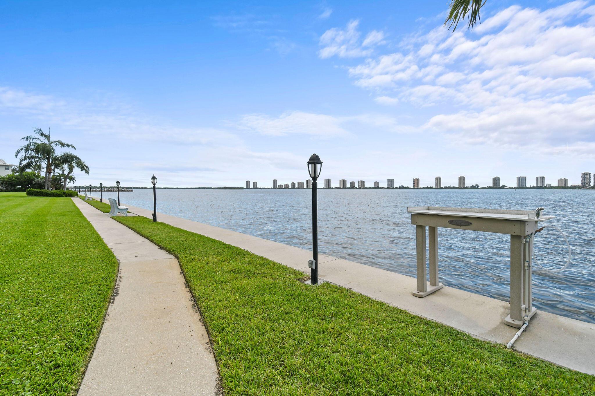 Lake Harbour Towers East - Residential