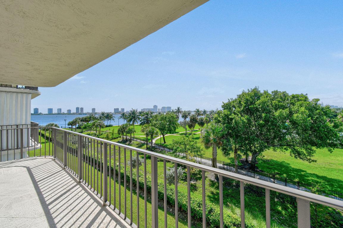 Lake Harbour Towers East Condo - Residential