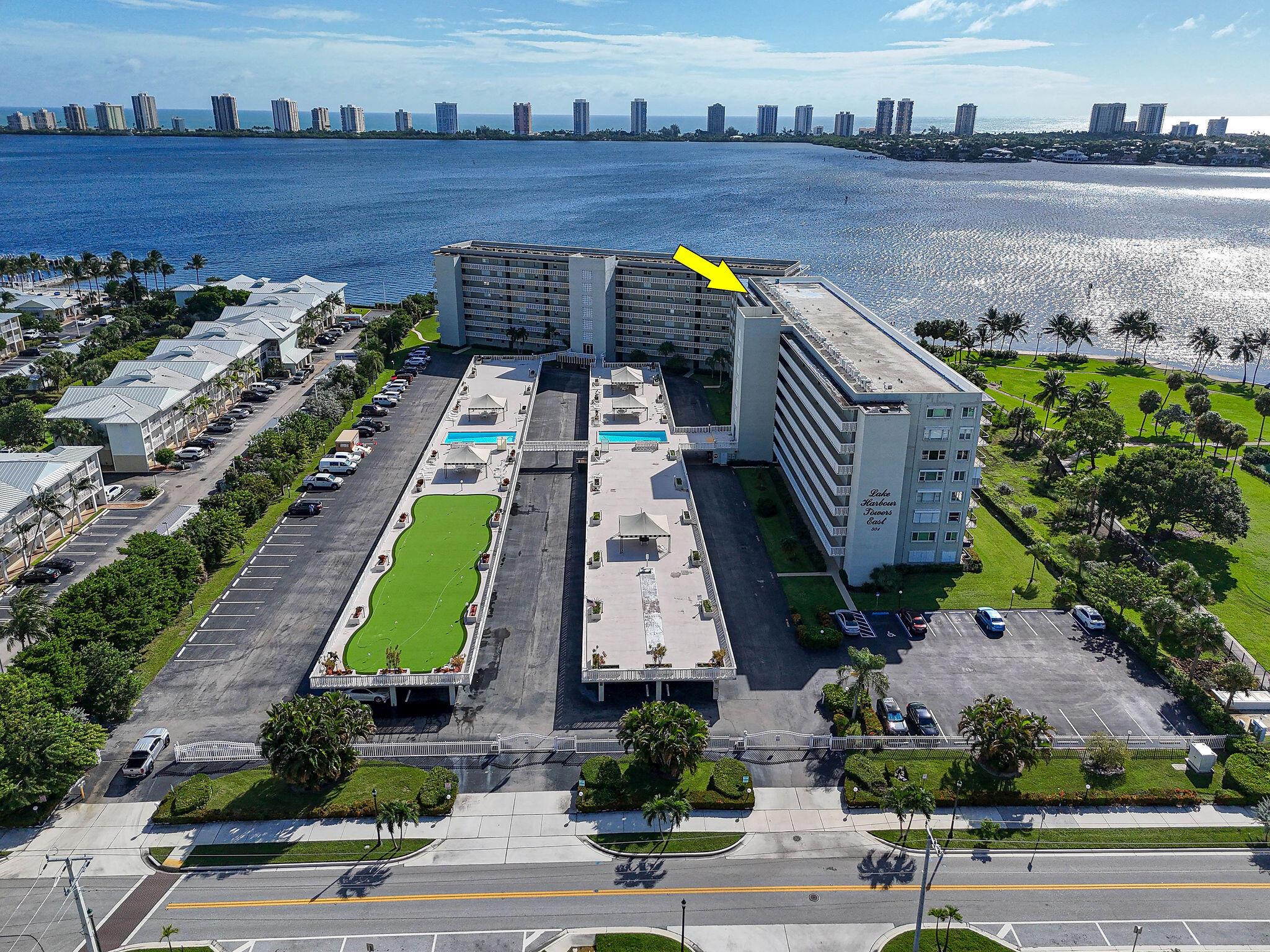 Lake Harbour Towers East - Residential