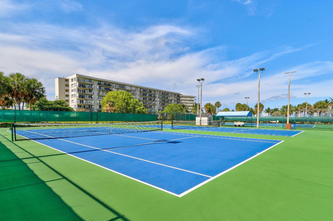 Lake Harbour Towers East Condo - Residential