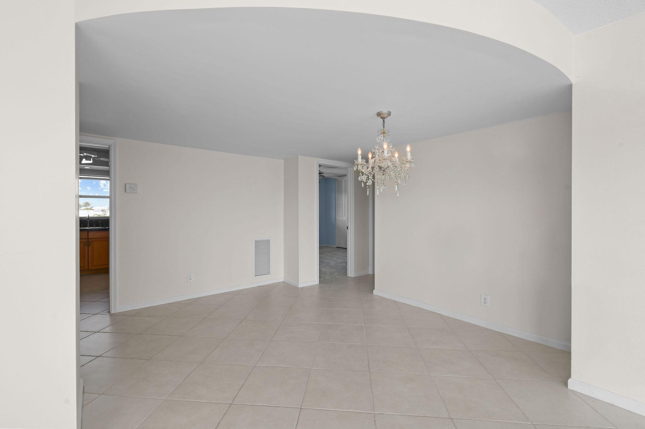 Lake Harbour Towers East - Residential