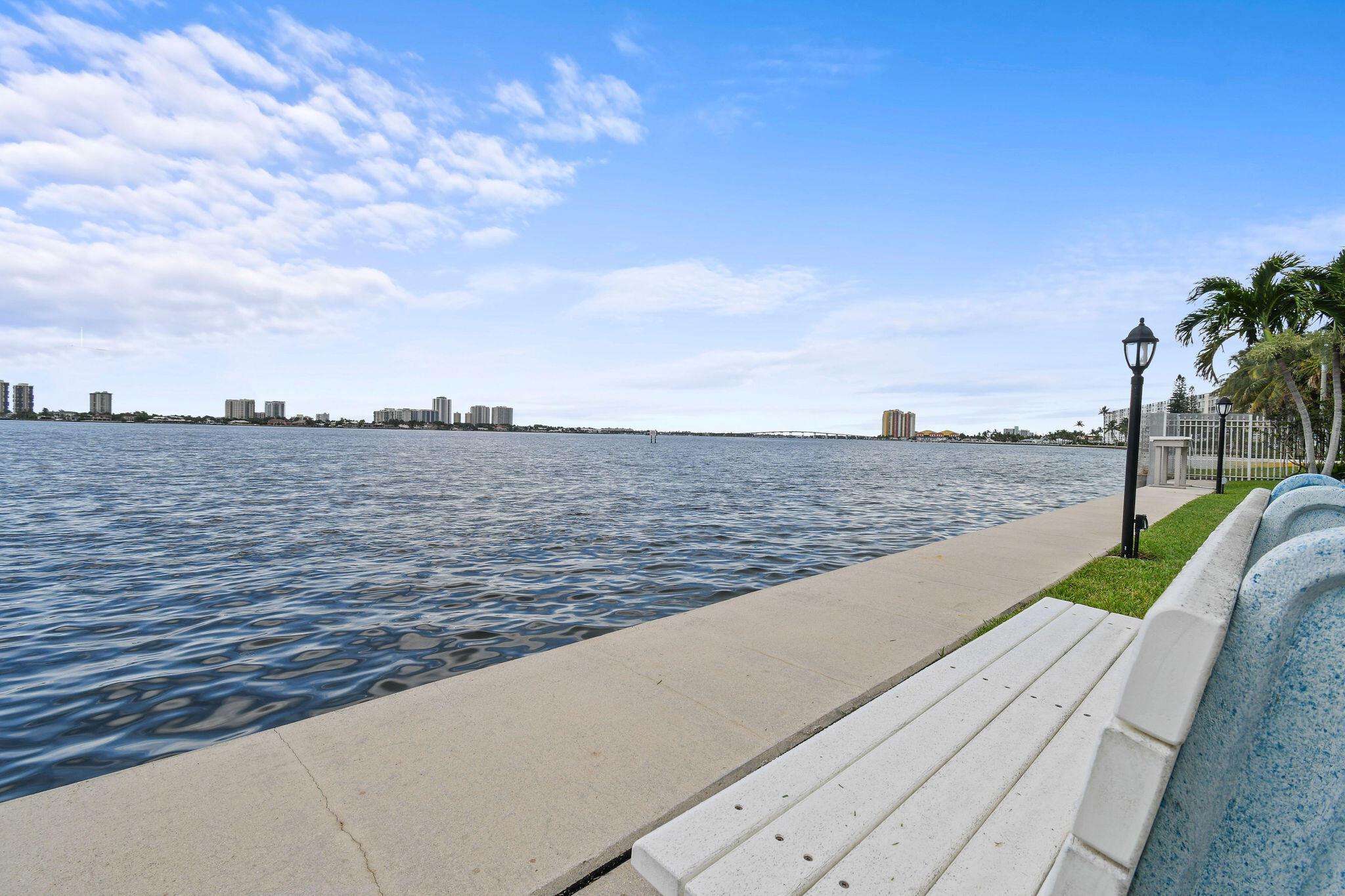Lake Harbour Towers East - Residential
