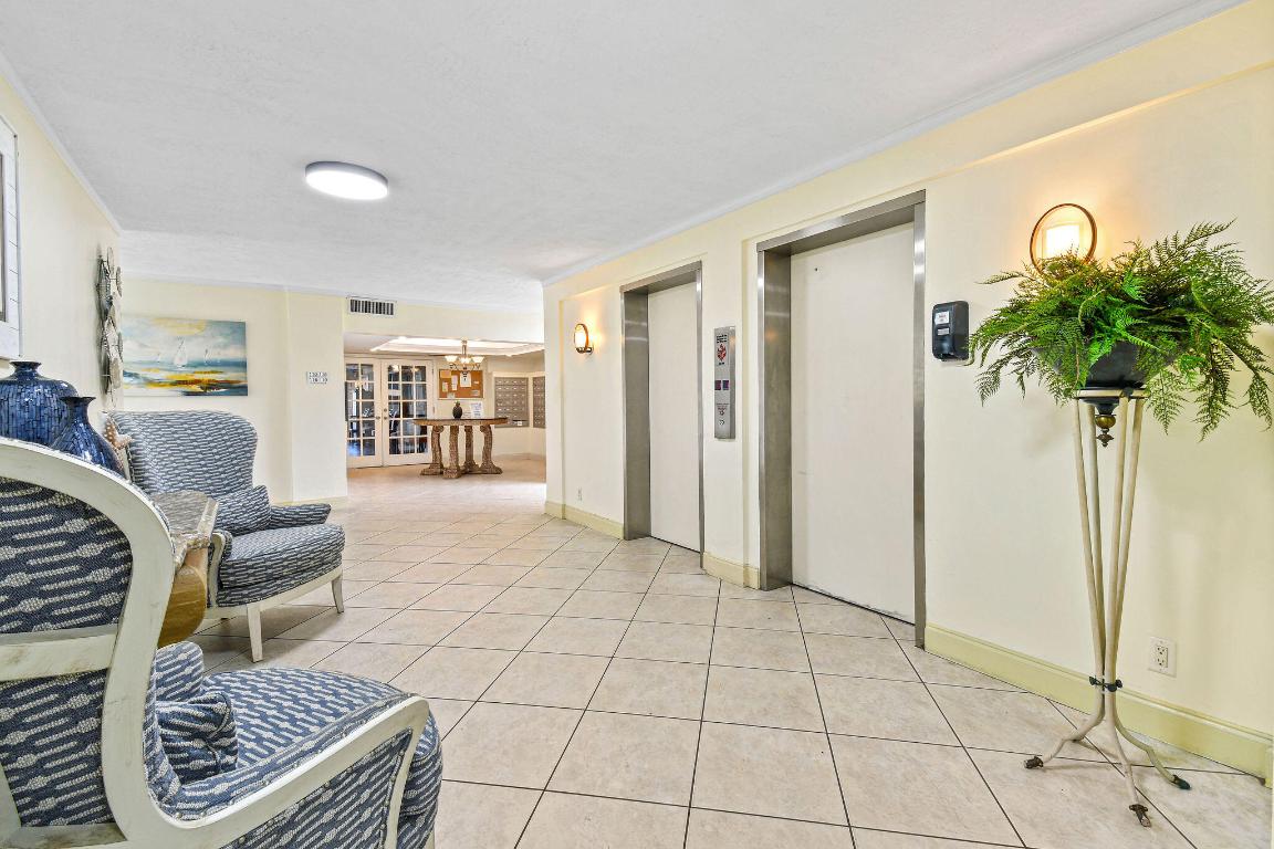 Lake Harbour Towers East Condo - Residential