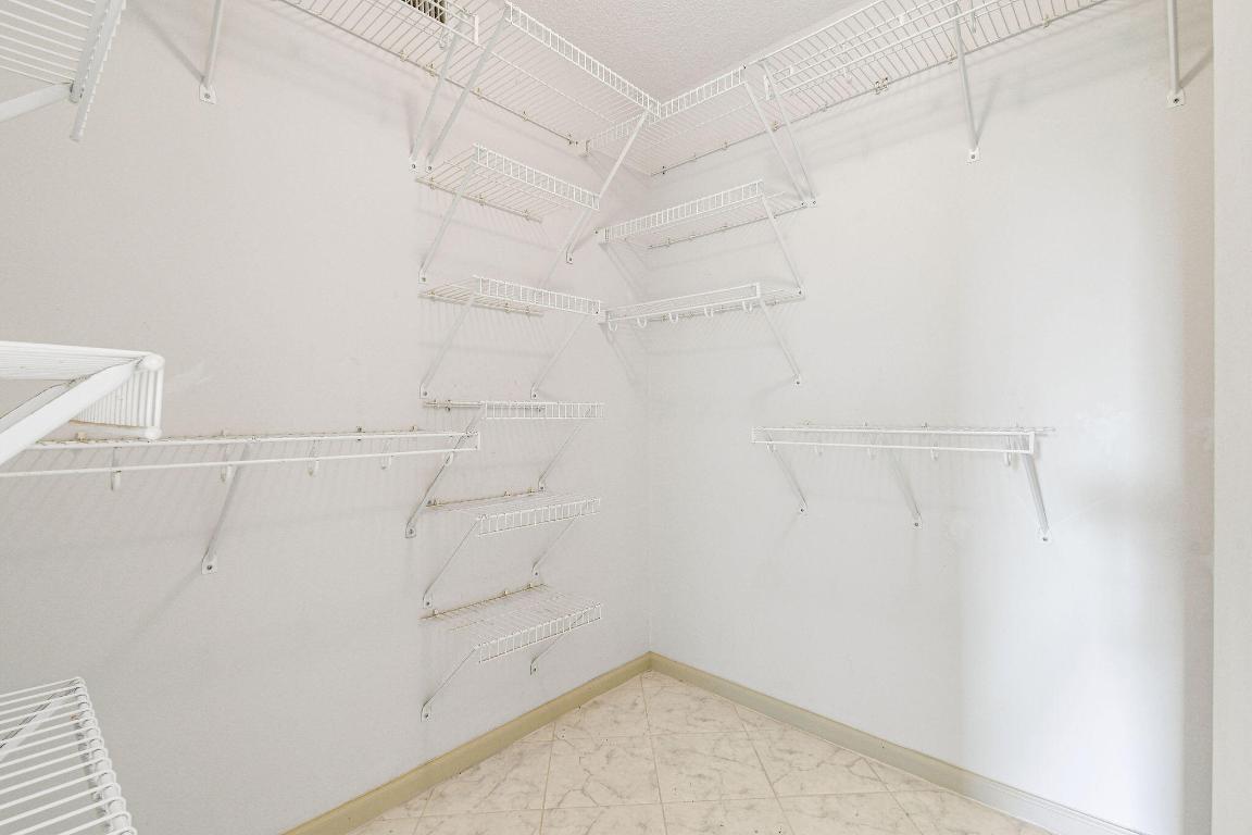 Lake Harbour Towers East Condo - Residential