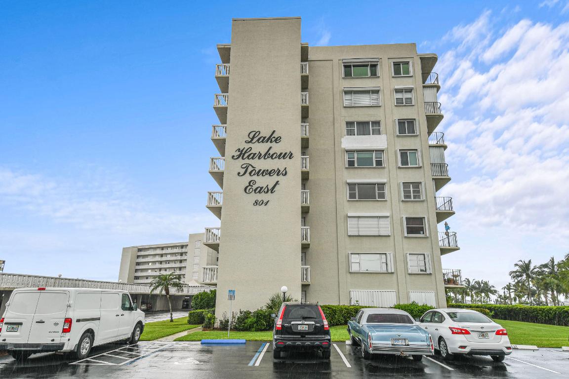 Lake Harbour Towers East Condo - Residential