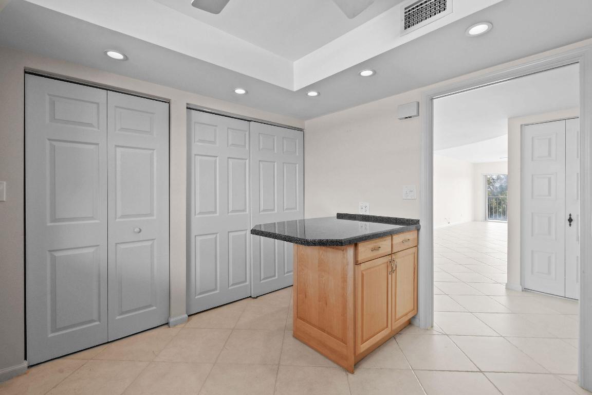 Lake Harbour Towers East Condo - Residential