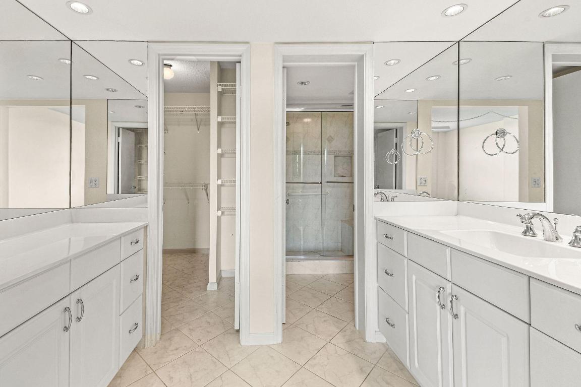 Lake Harbour Towers East Condo - Residential