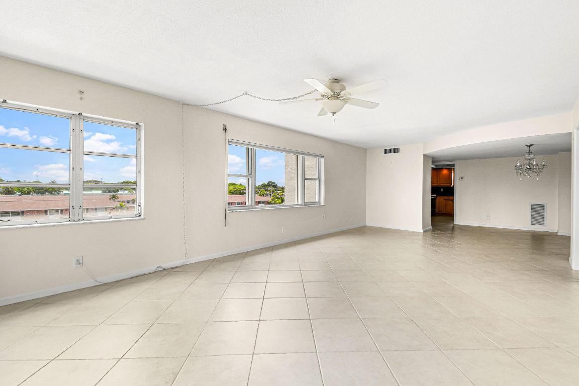 Lake Harbour Towers East Condo - Residential