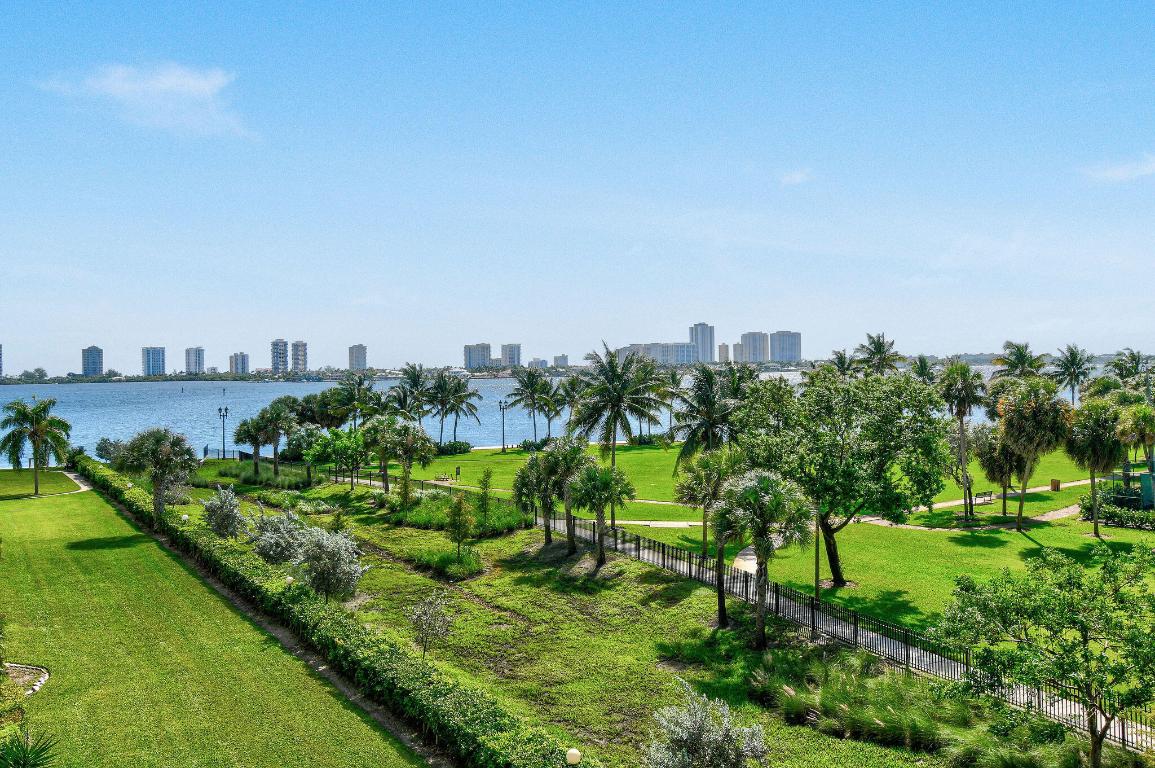 Lake Harbour Towers East Condo - Residential