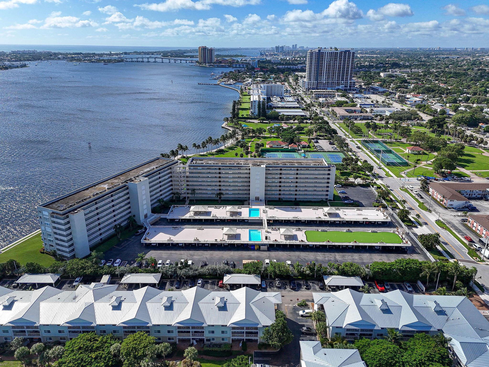 Lake Harbour Towers East - Residential