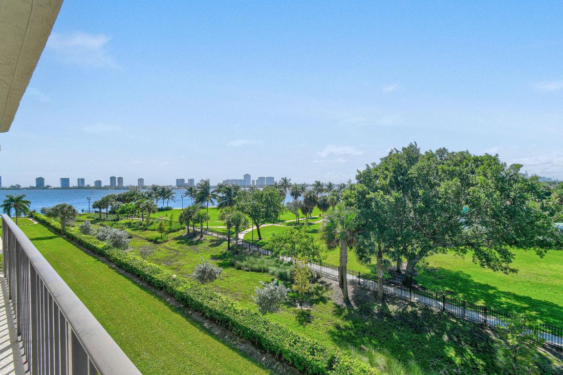 Lake Harbour Towers East Condo - Residential