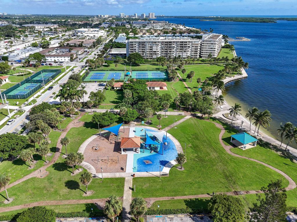 Lake Harbour Towers East Condo - Residential