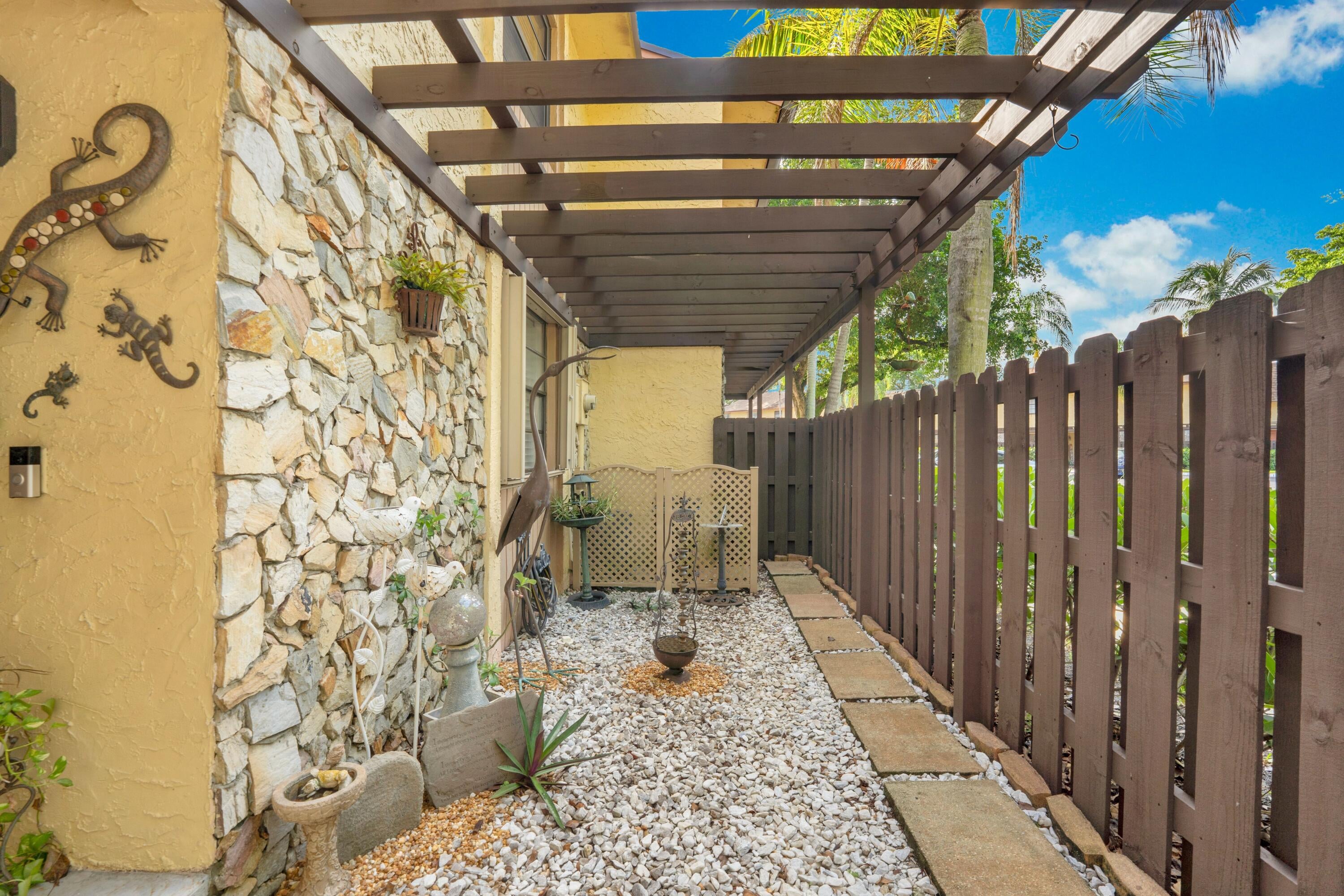 1142 N University Drive, Plantation, FL, 33322/$459,900 1 1142 N University Drive