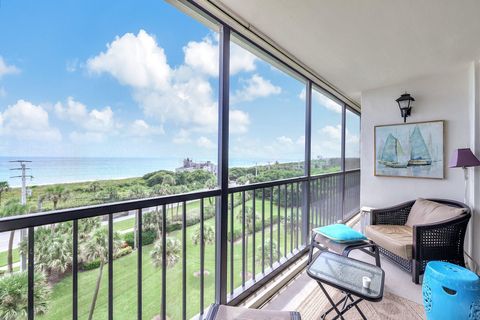 A home in Hutchinson Island