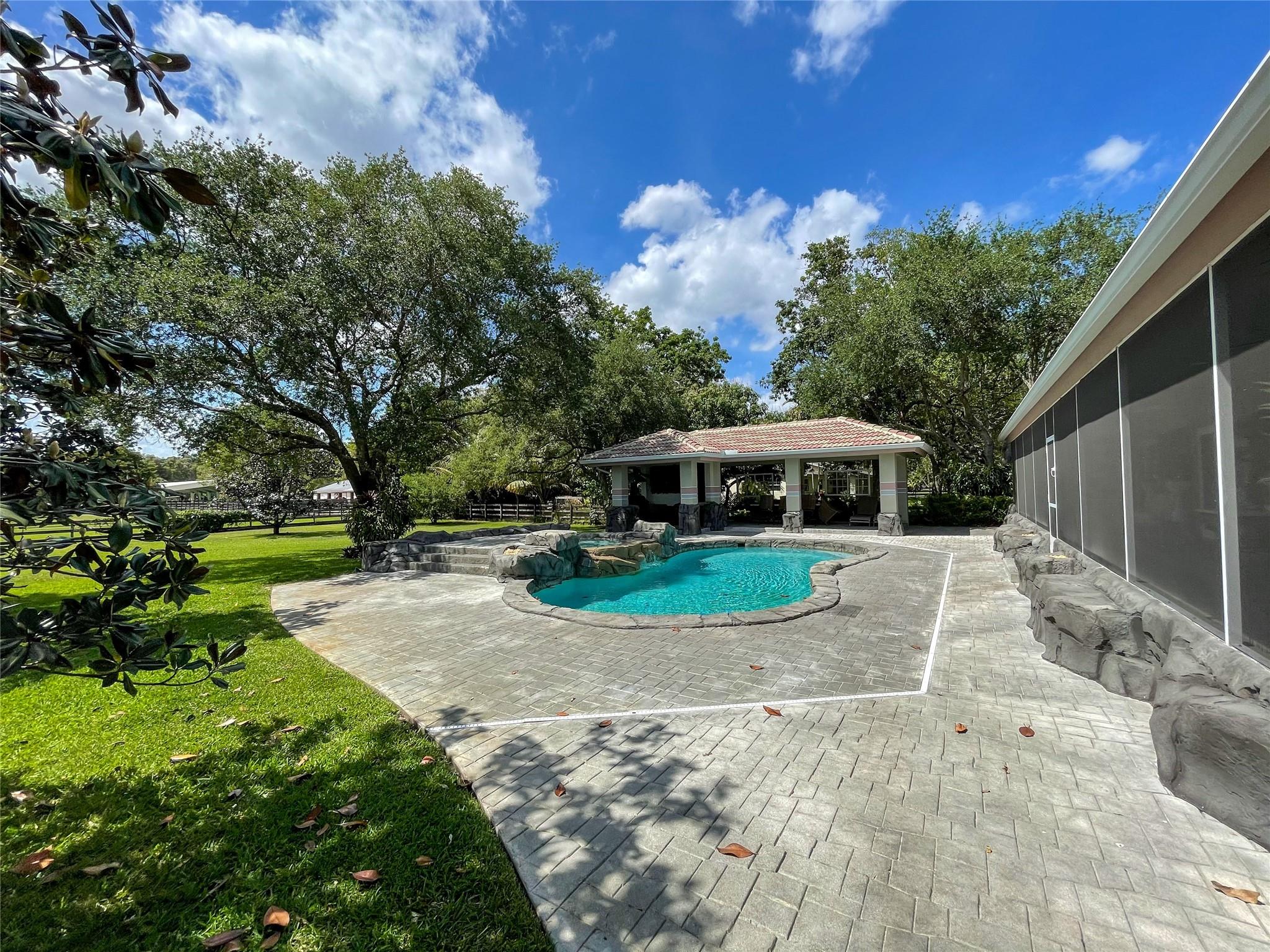 SUNSHINE RANCHES - Residential