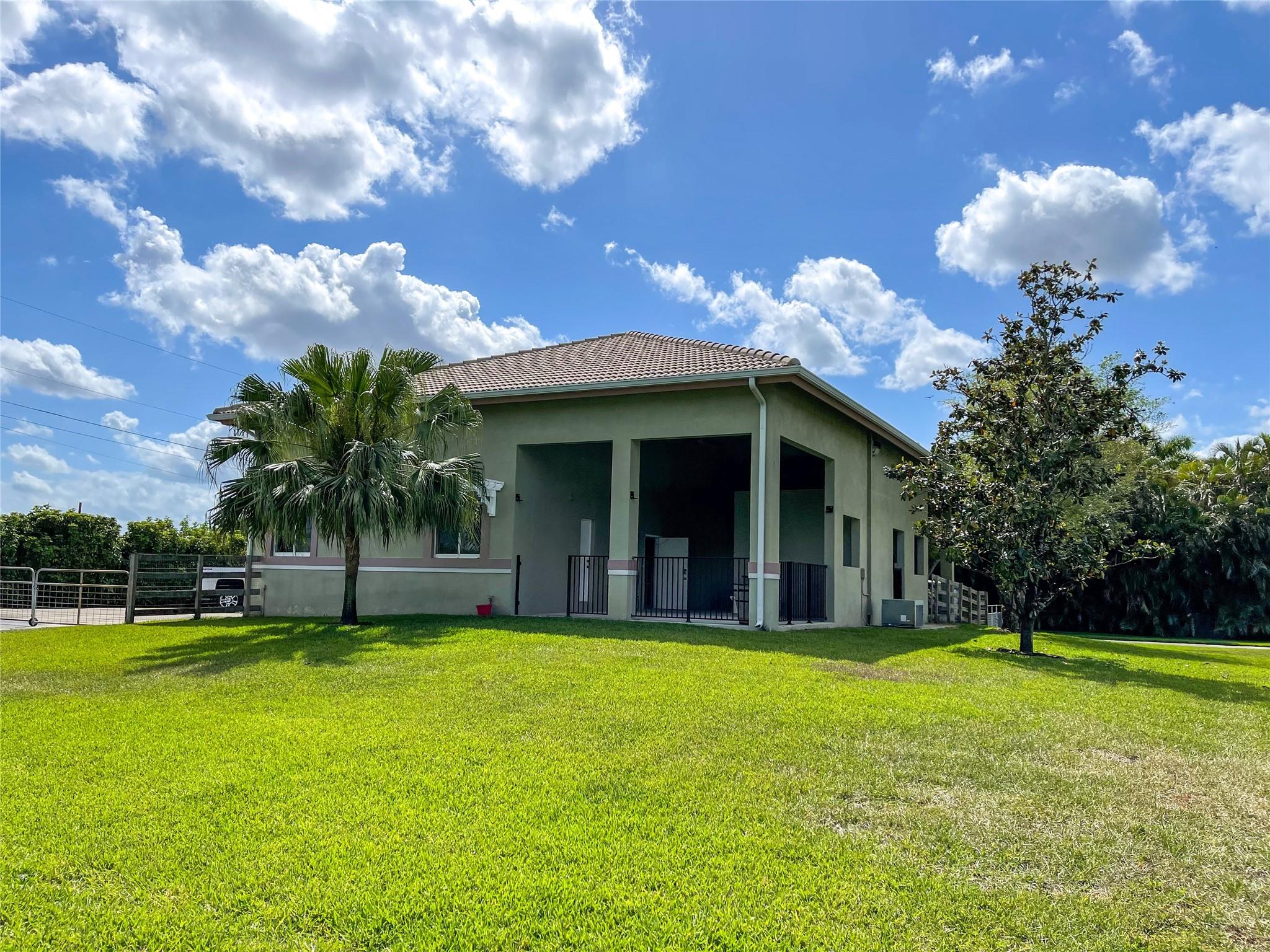 SUNSHINE RANCHES - Residential