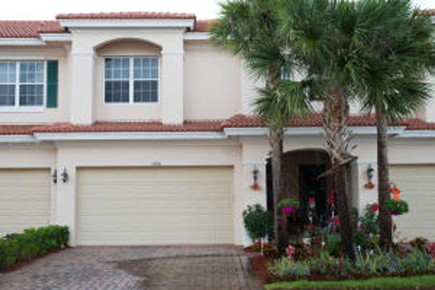 Beautiful well maintained townhouse in a gated community.

This spacious home with over 2000 square feet of living space has an upgraded kitchen with granite countertops & stainless steele appliances.  New tile on the main level & wood floors on the upper level.
The oversize master suite features a large walk-in closet, a separate garden tub and separate shower and dual sinks.  There is also a large loft just off of the master bedroom.
Great views of the serene lakefront from the screened in patio.
The community features a clubhouse with a resort style swimming pool, work out room, tennis courts, basketball courts.