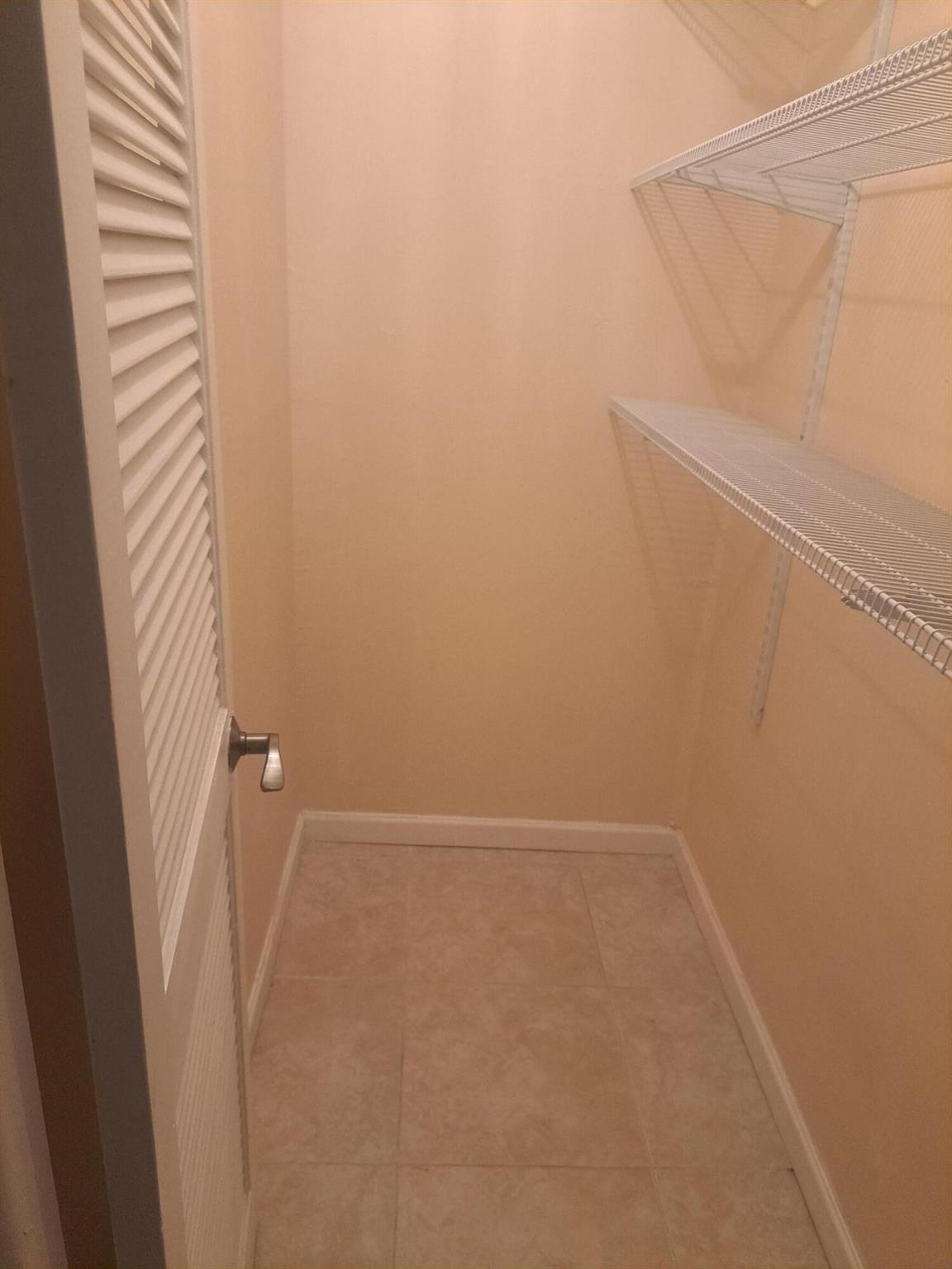 BREAKWATERS OF THE PALM B - Residential Lease