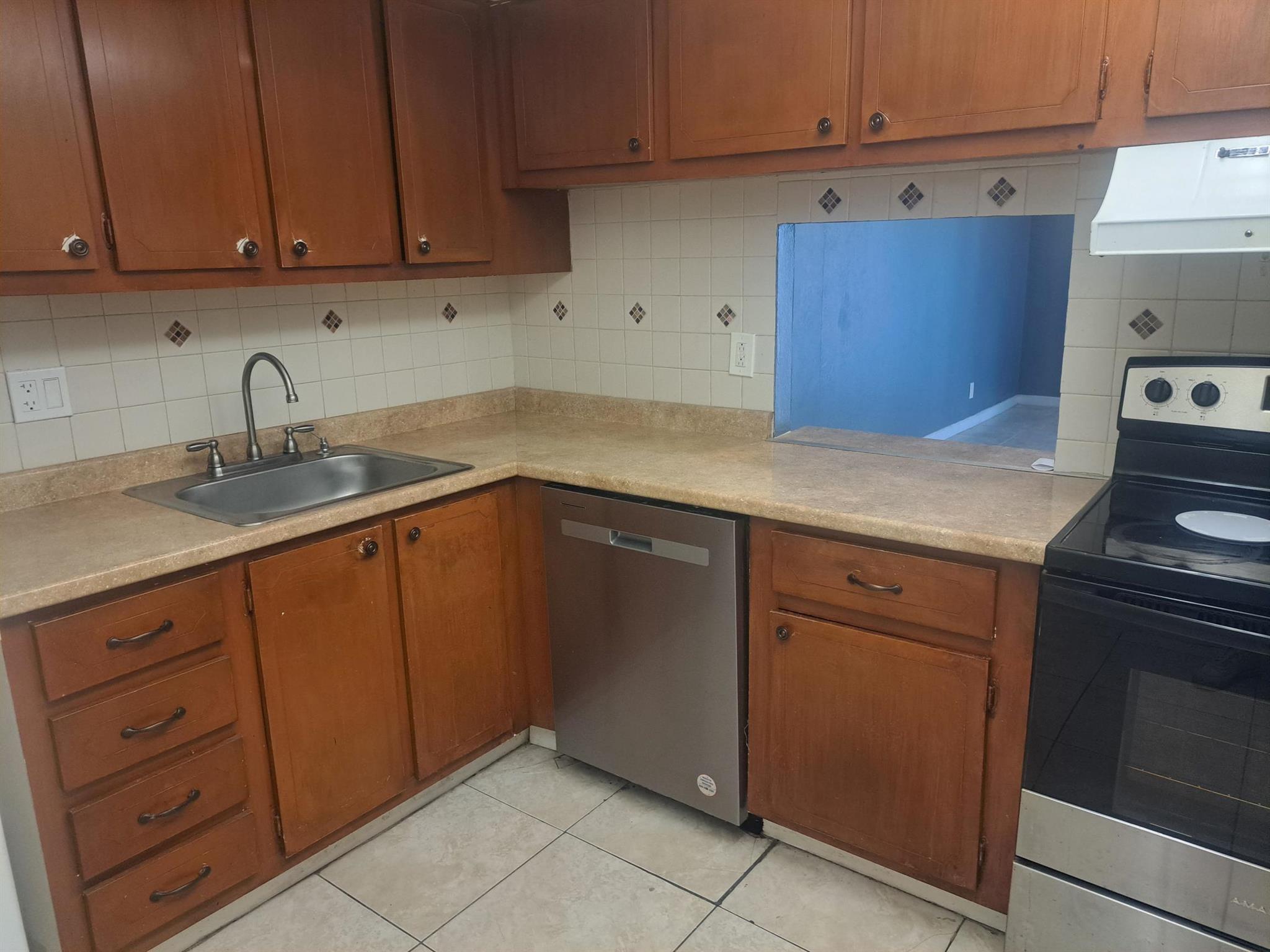 BREAKWATERS OF THE PALM B - Residential Lease