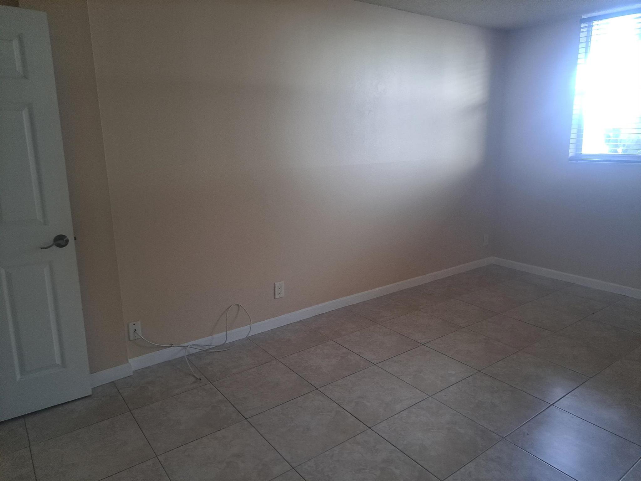 BREAKWATERS OF THE PALM B - Residential Lease