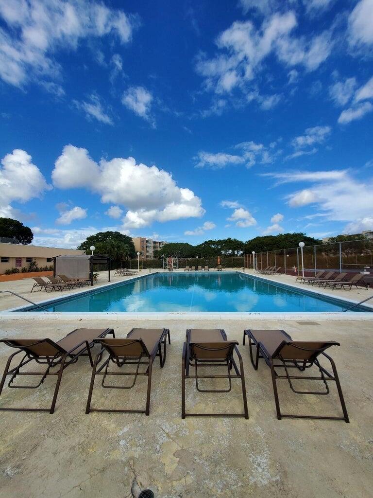 BREAKWATERS OF THE PALM B - Residential Lease