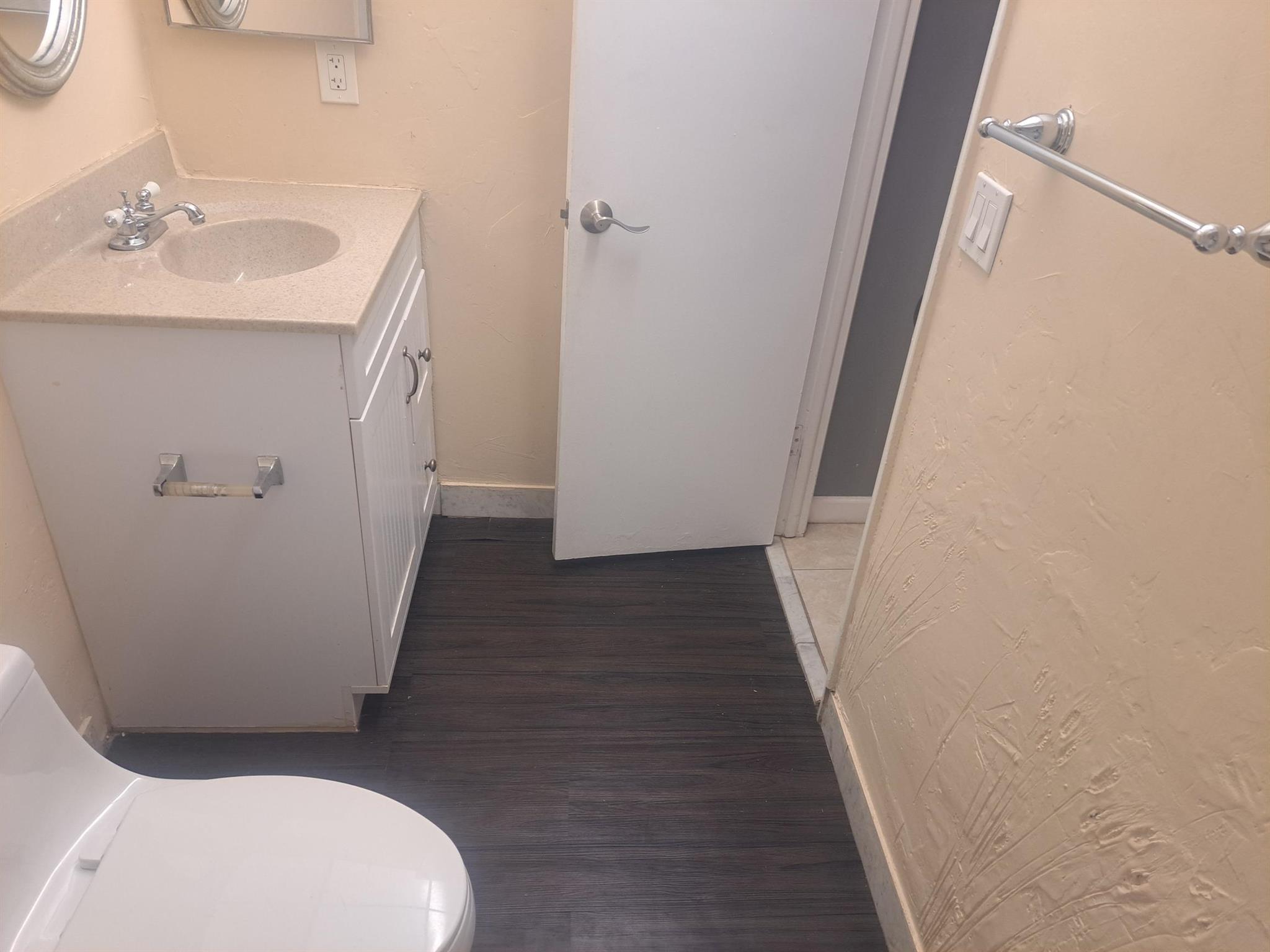 BREAKWATERS OF THE PALM B - Residential Lease