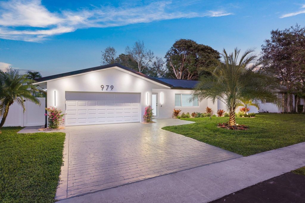 Photo of 979 NW 8th Street, Boca Raton, FL 33486 (MLS # B26012113)