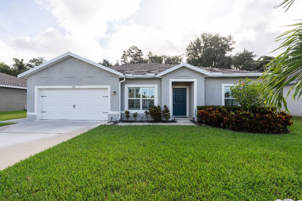 Photo of 5254 Oakland Lake Circle, Fort Pierce, FL 34951 (MLS # R11020590)