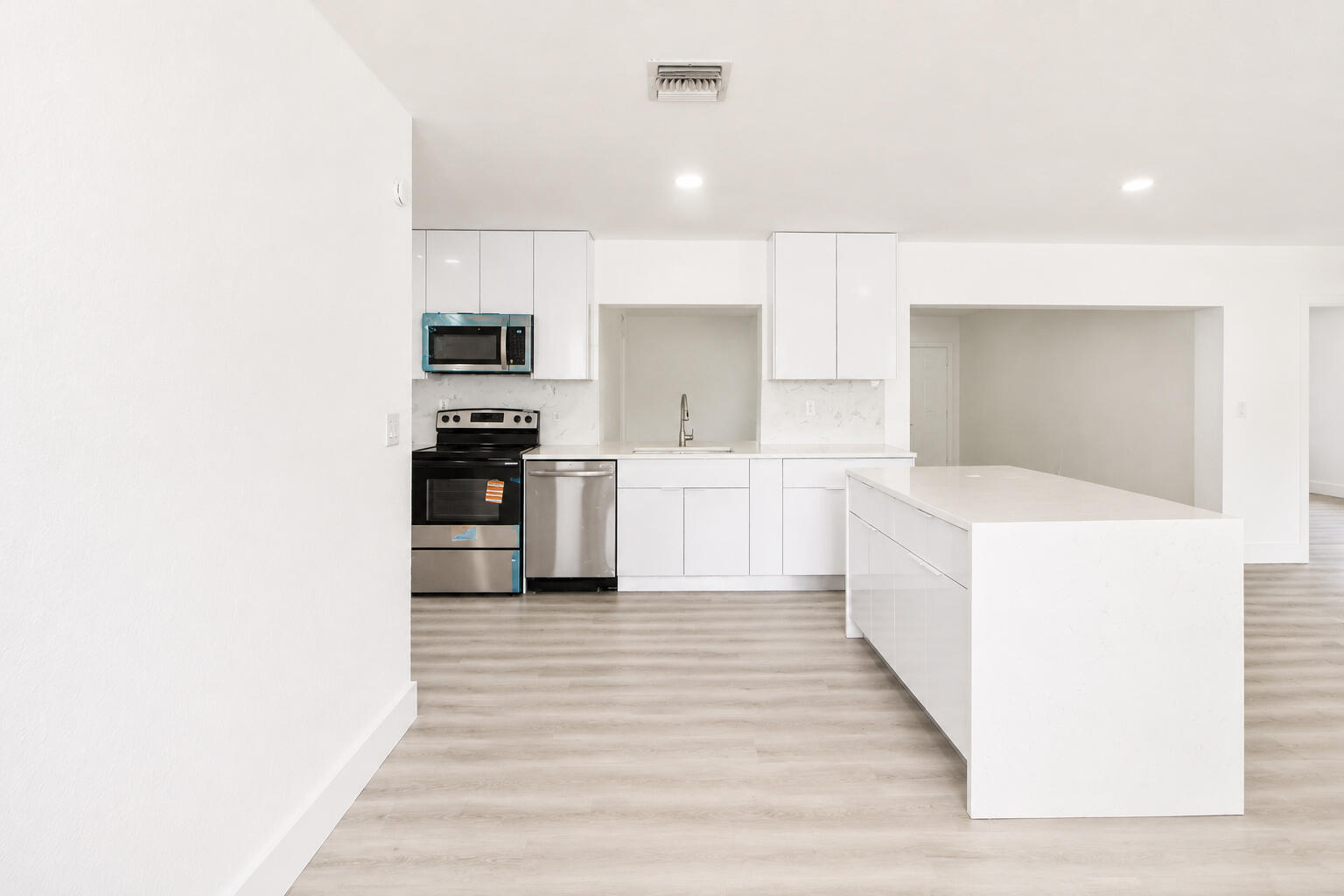 SUNRISE GOLF VILLAGE - Residential