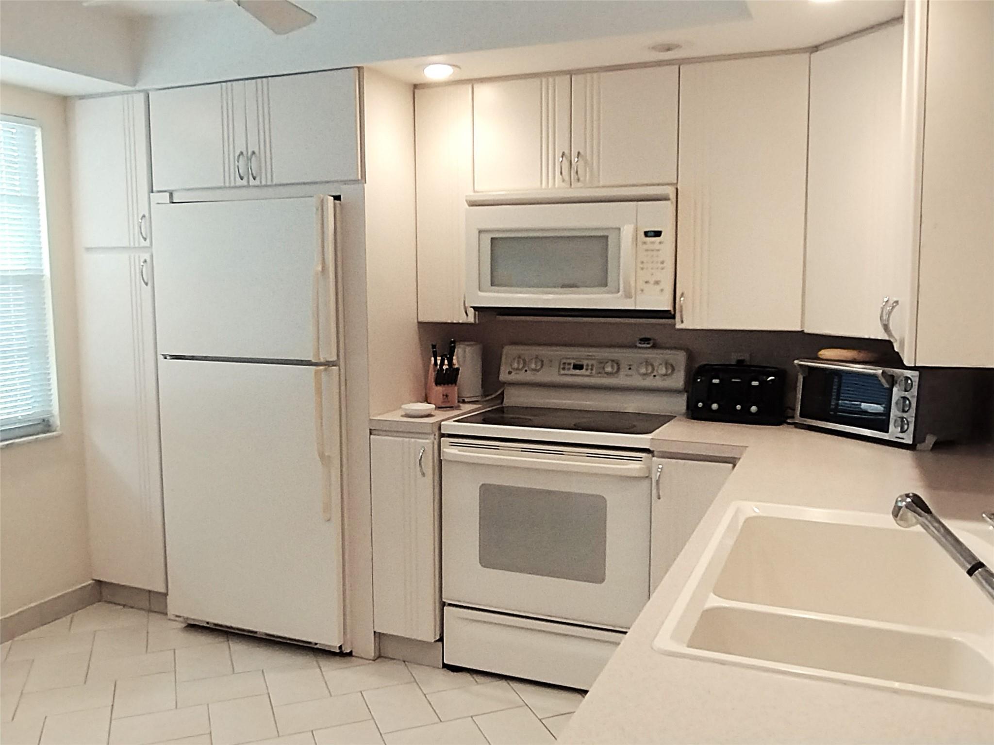 2402 Antigua Cir J3