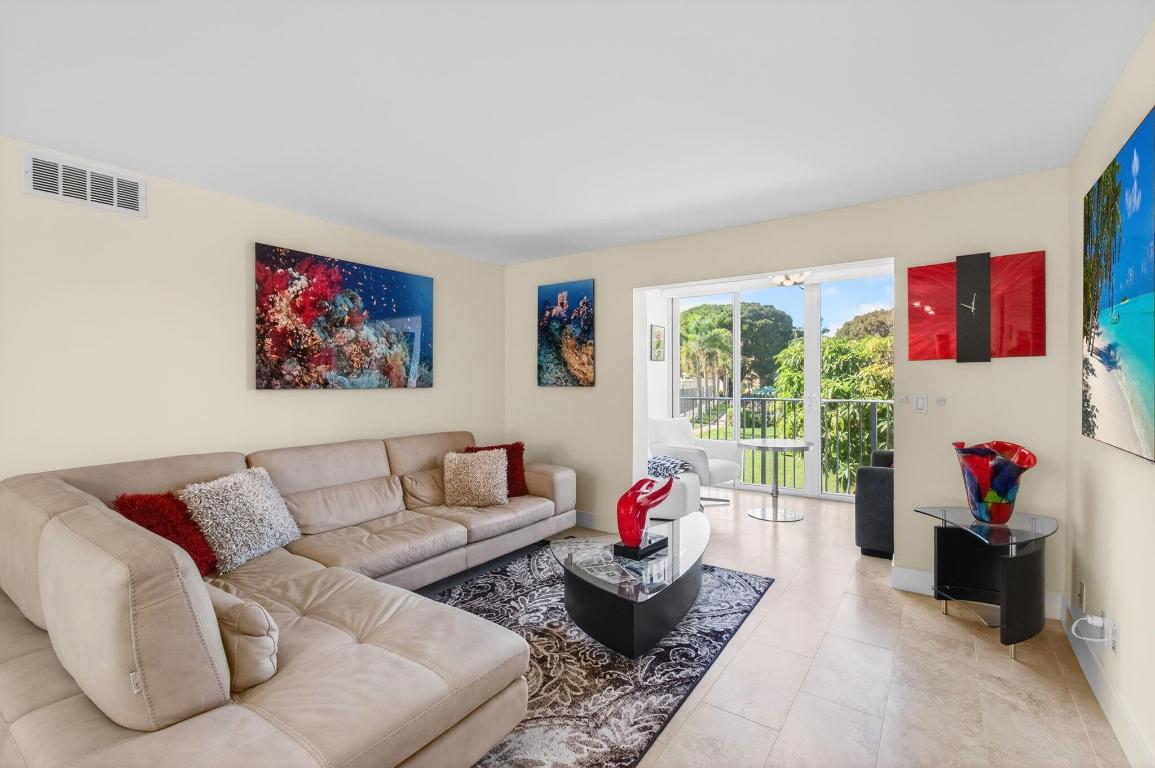 VILLAGE ROYALE GREENTREE CONDO - Residential