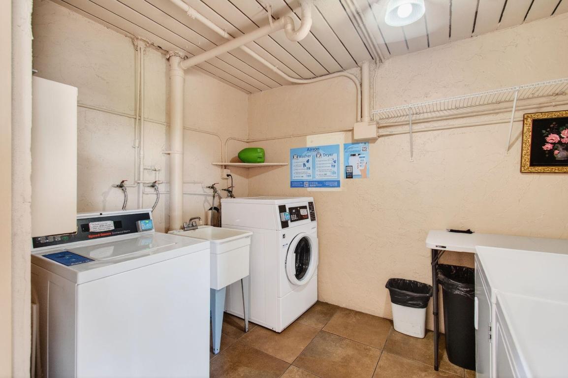 VILLAGE ROYALE GREENTREE CONDO - Residential