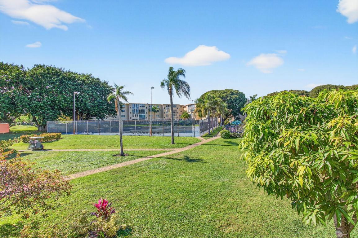 VILLAGE ROYALE GREENTREE CONDO - Residential