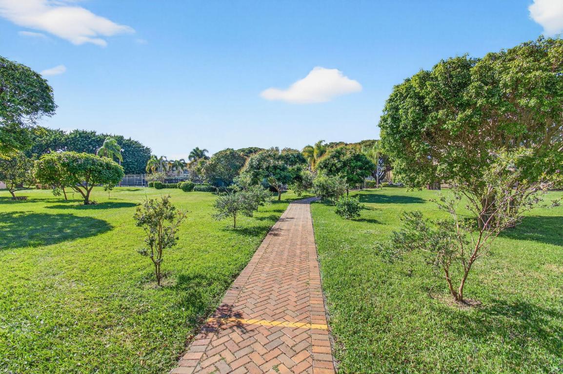 VILLAGE ROYALE GREENTREE CONDO - Residential