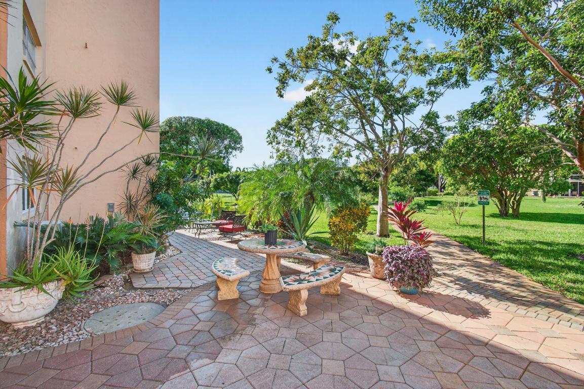 VILLAGE ROYALE GREENTREE CONDO - Residential