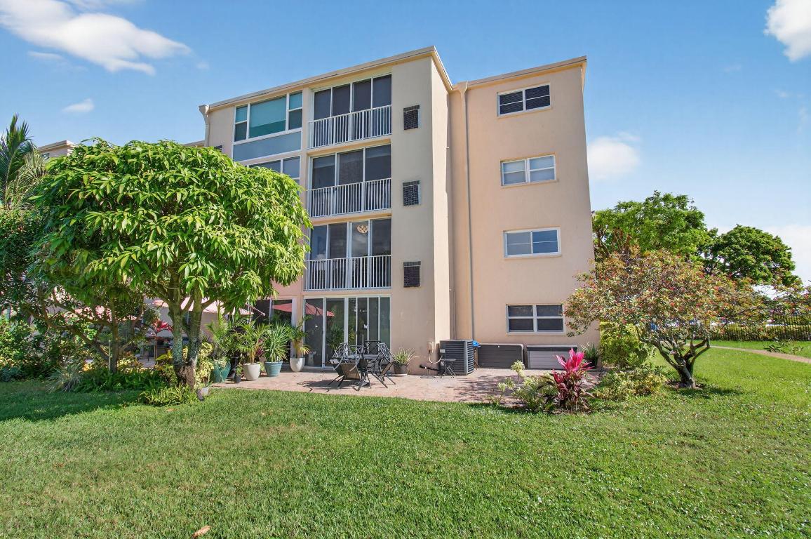 VILLAGE ROYALE GREENTREE CONDO - Residential