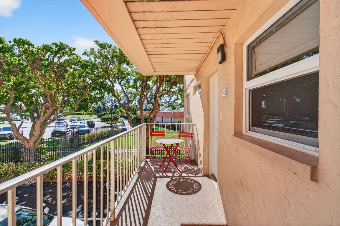 VILLAGE ROYALE GREENTREE CONDO - Residential