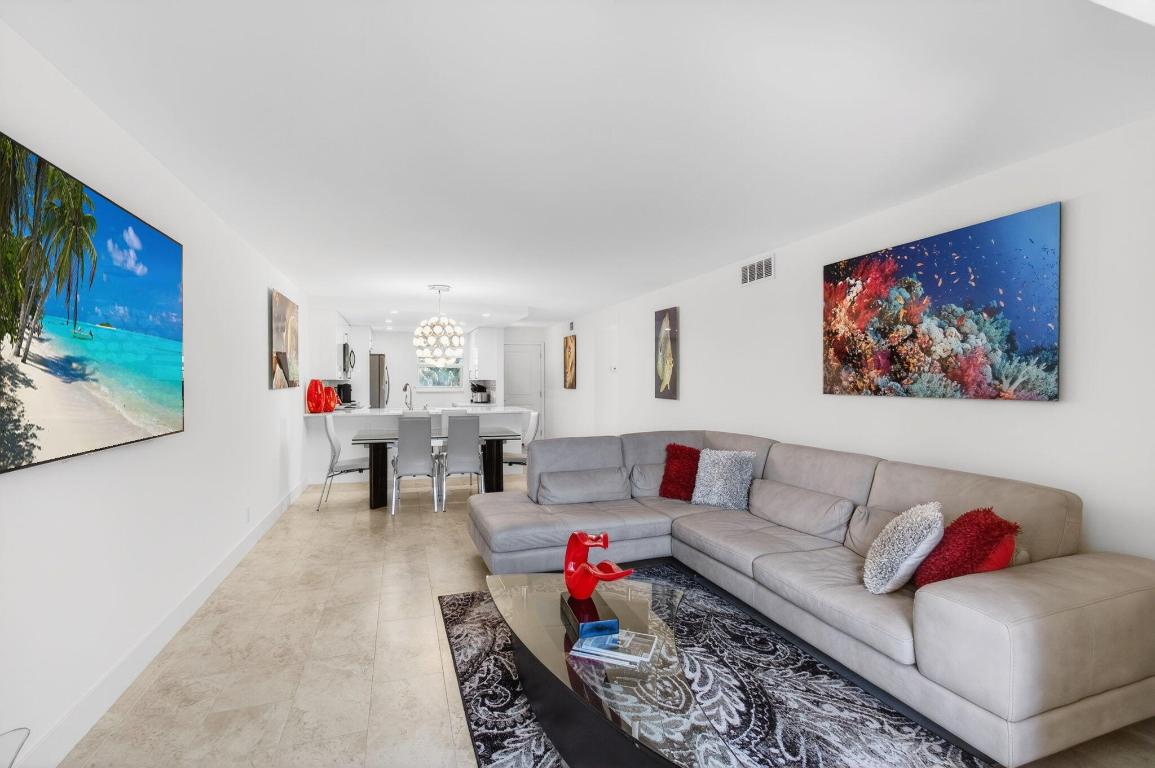 VILLAGE ROYALE GREENTREE CONDO - Residential