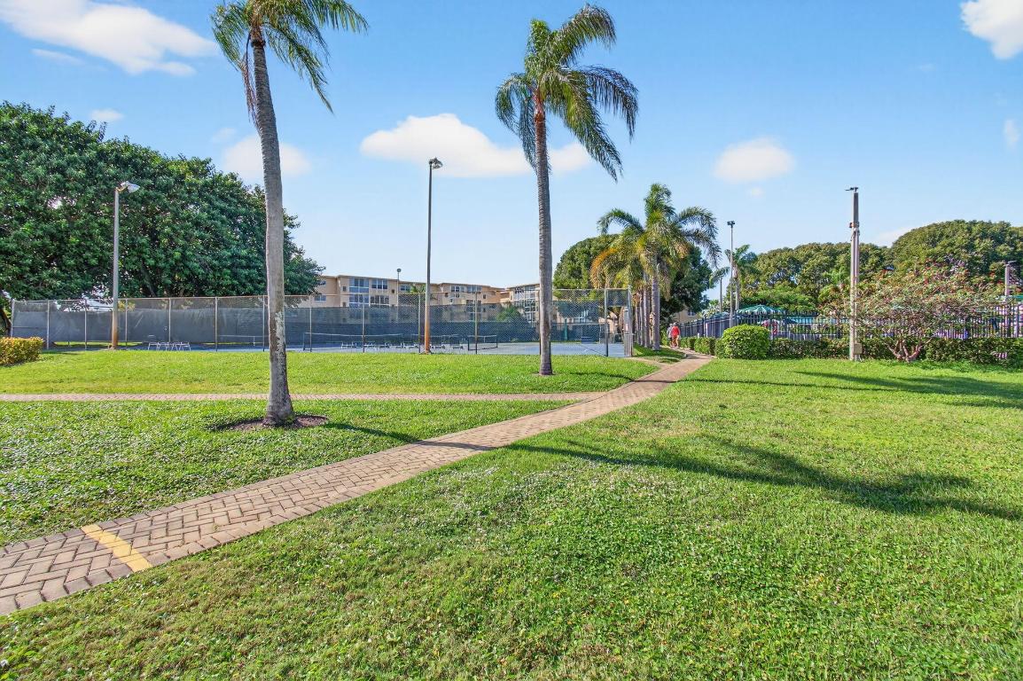 VILLAGE ROYALE GREENTREE CONDO - Residential